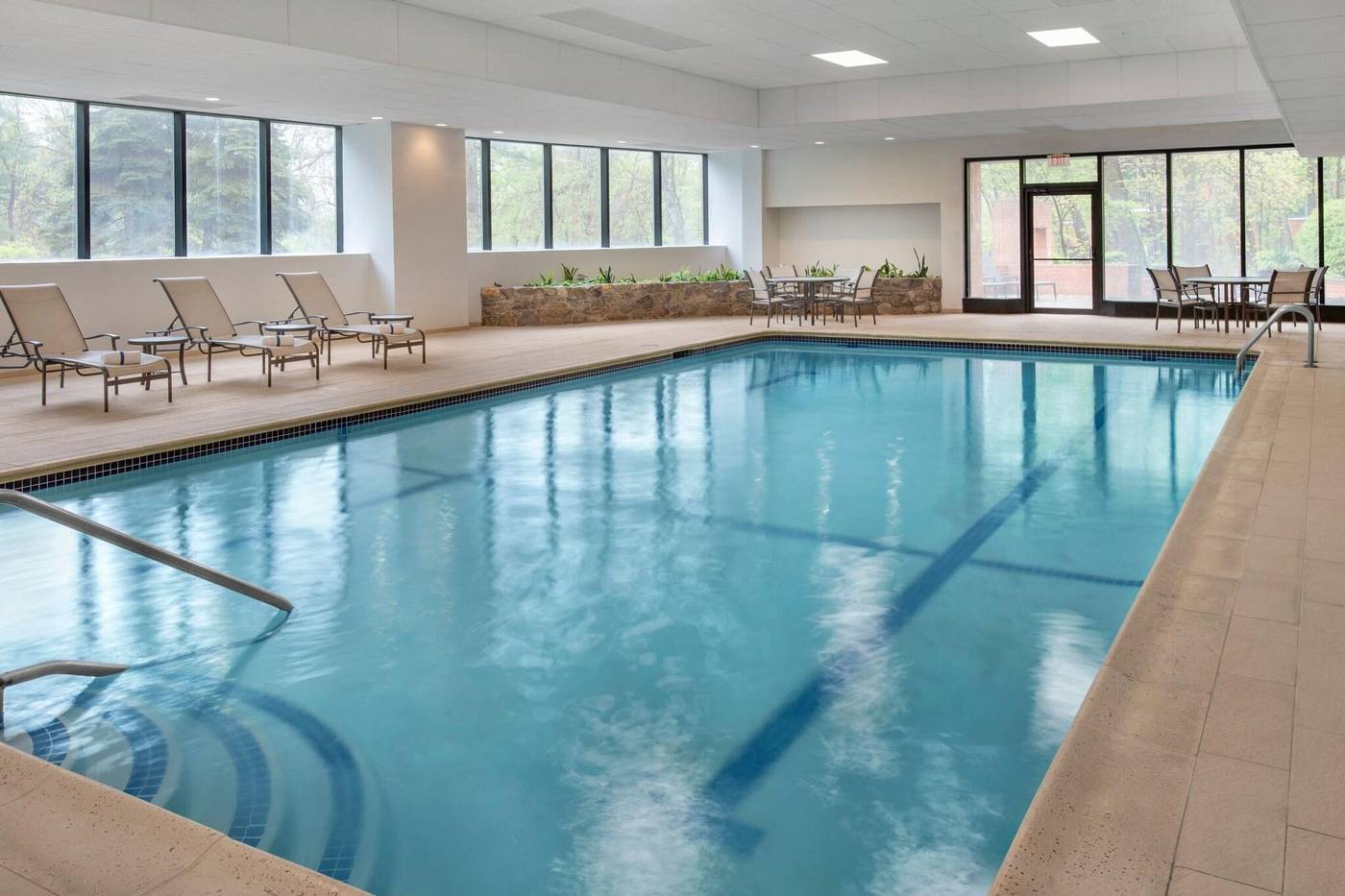 Boston-Marriott-Burlington-Pool-37