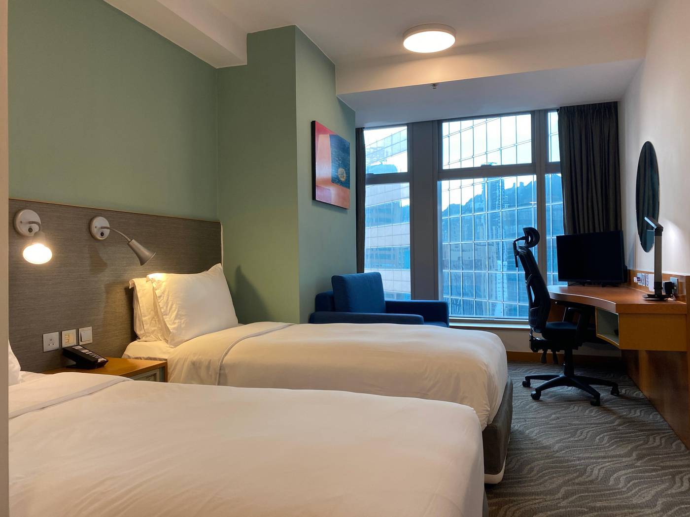 Holiday-Inn-Express-Causeway-Bay-Hong-Kong-Room-25