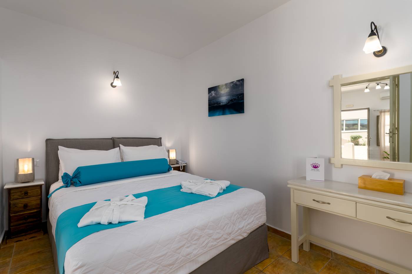 En-Plo-Boutique-Suites---Oia-Santorini-Room-37