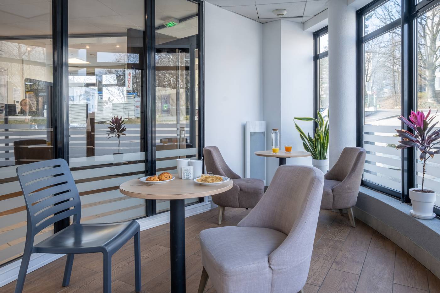 Comfort Aparthotel Les Hauts dAnnecy-France-Annecy (SEYNOD)-Lobby-3