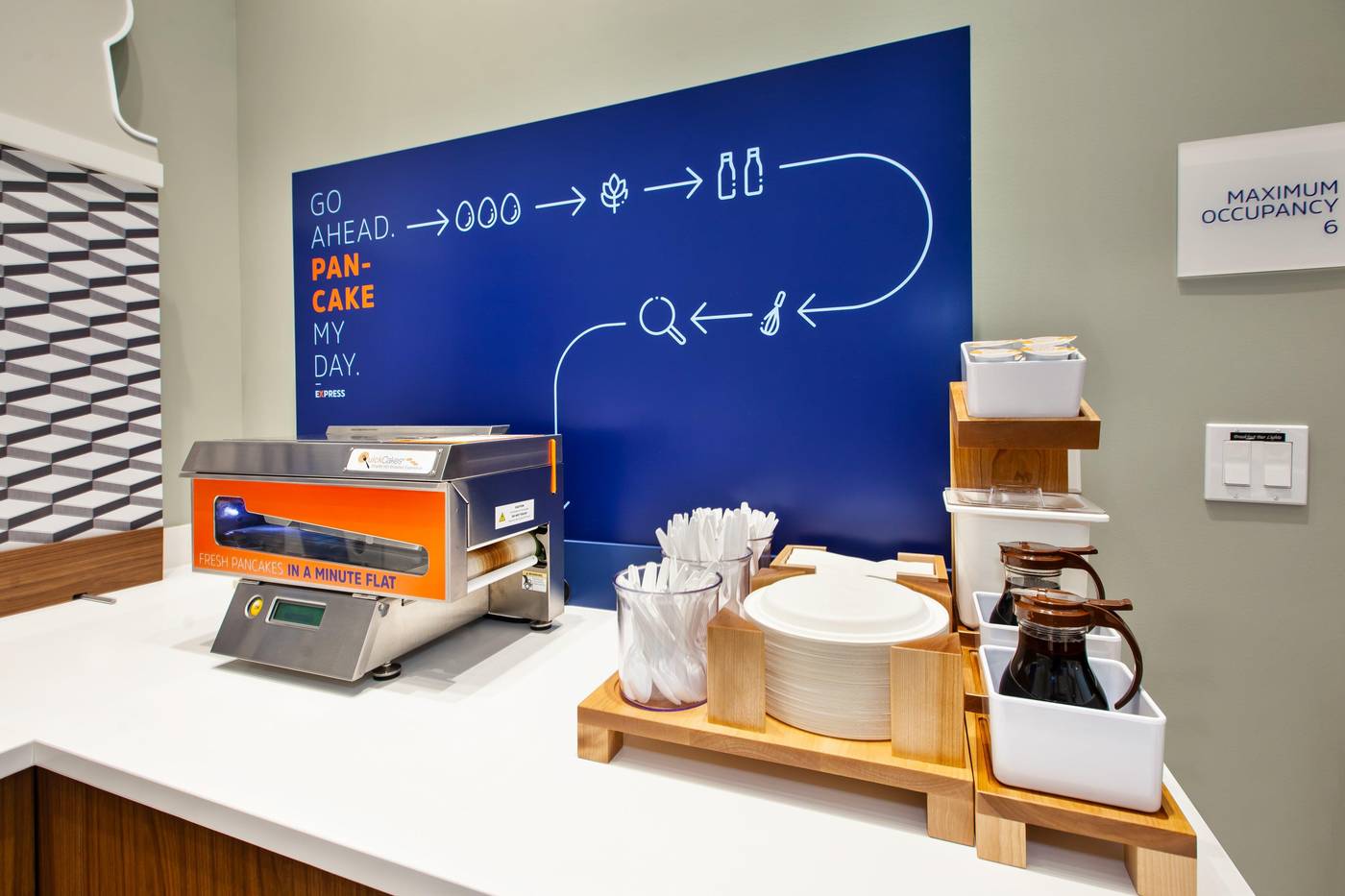 Holiday-Inn-Express-NYC-Brooklyn---Sunset-Park-Restaurant-35