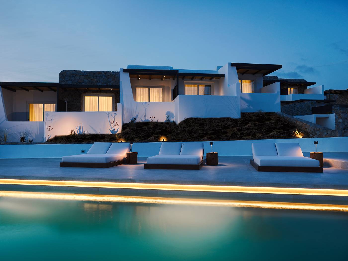 Ezio-Bo-Luxury-Living-Pool-3