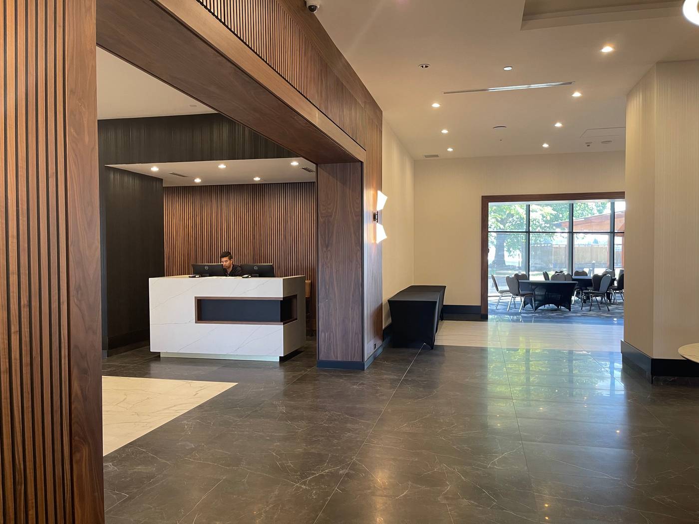 Radisson-Blu-Vancouver-Airport-Lobby-6