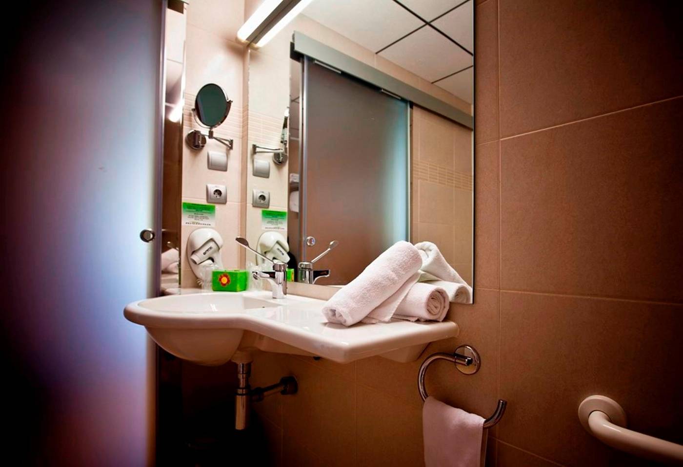 Riviera-Beachotel-Room-24