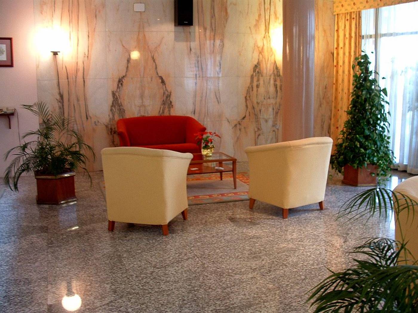 Imperatriz-Aparthotel-Lobby-28