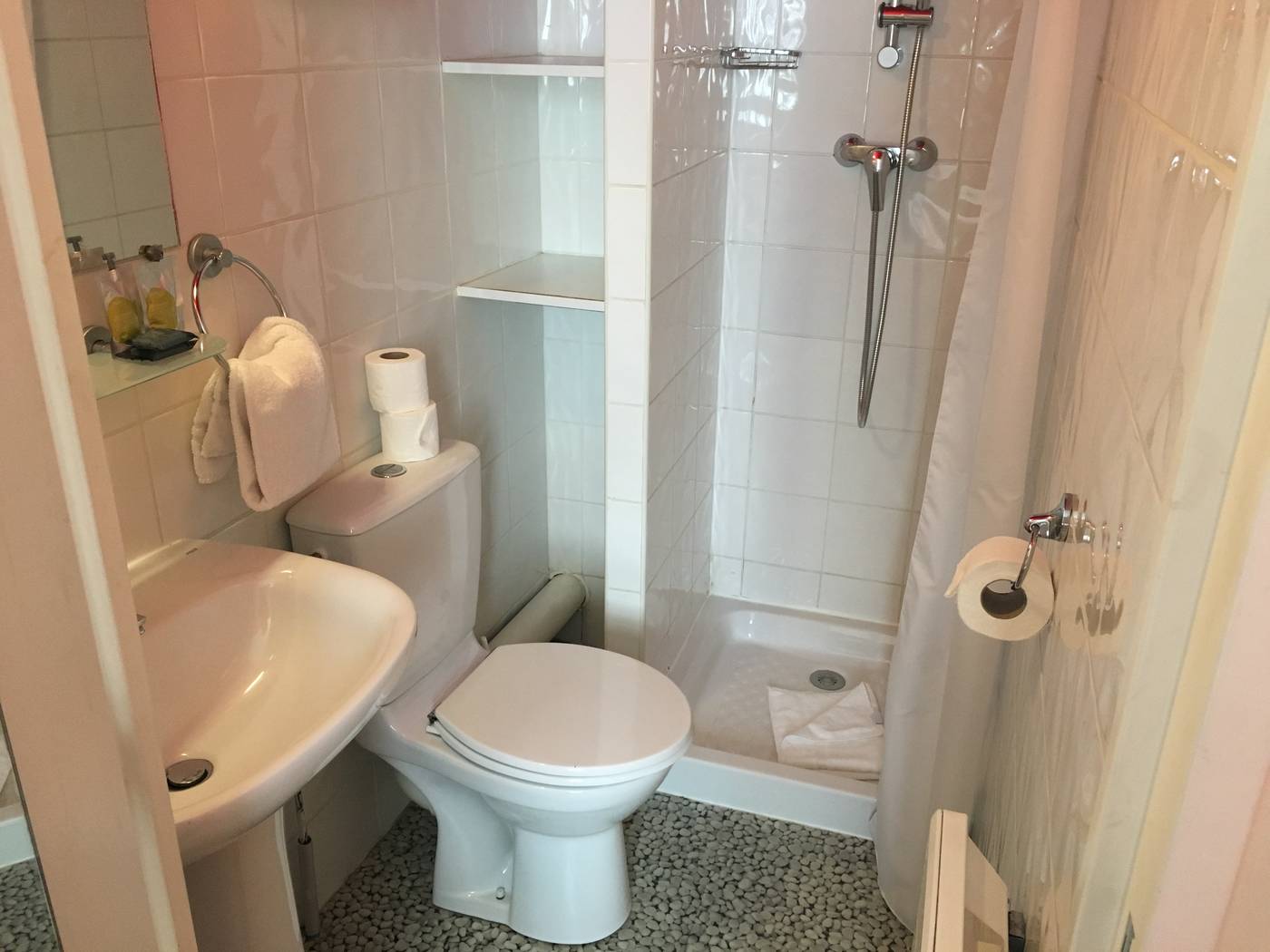 Comfort-Hotel-Paris-La-Fayette-Room-18