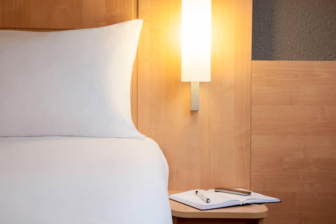 Ibis-Paris-Maine-Montparnasse-14th-Hotel-Room-27