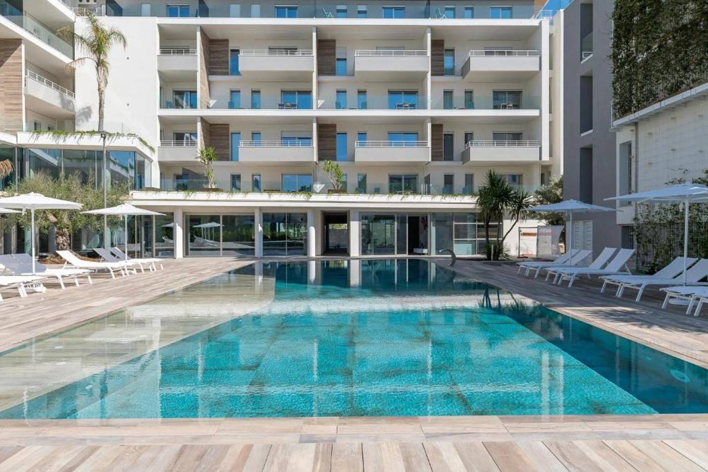 Youmami- Lifestyle Suite Hotel-Italy-Giulianova-Pool-9