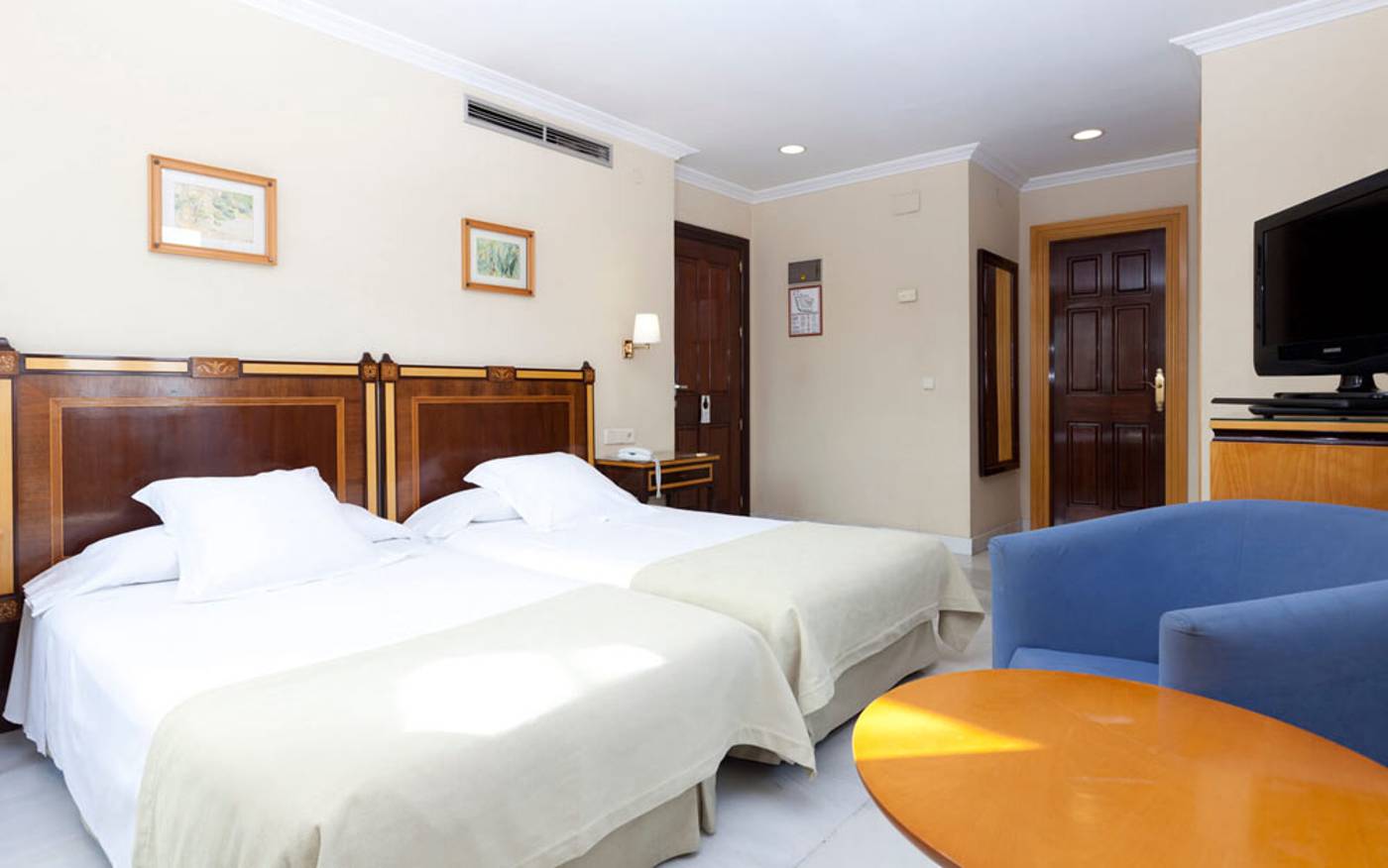 Don-Curro-Room-11