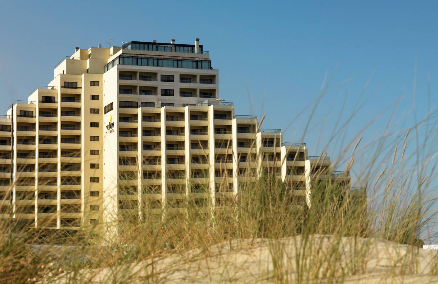 Yellow-Praia-Monte-Gordo-Hotel-General-view-41