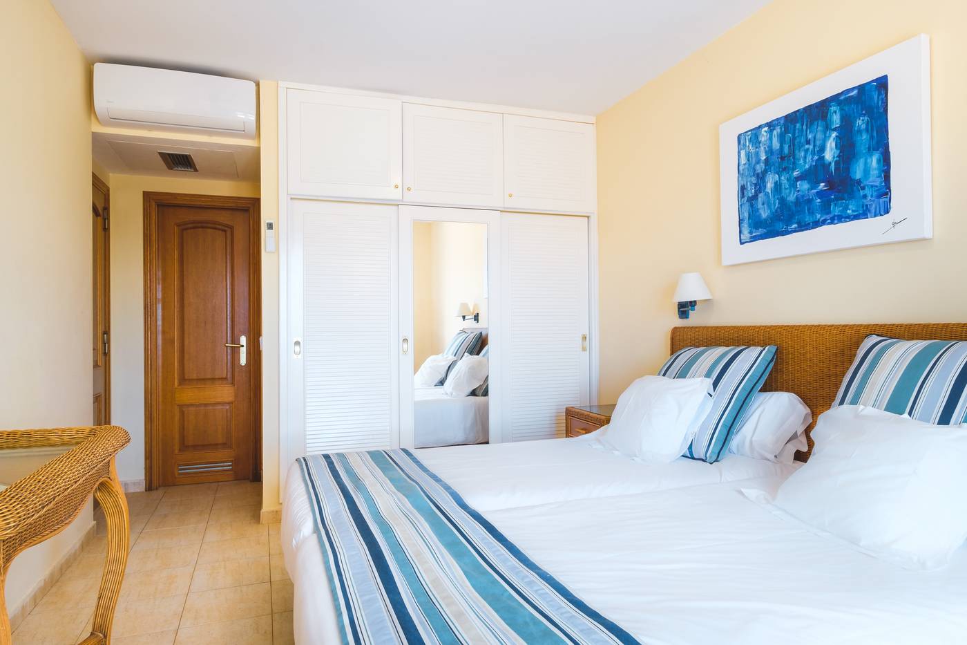 Apartamentos-LIVVO-Coloradamar-Room-40