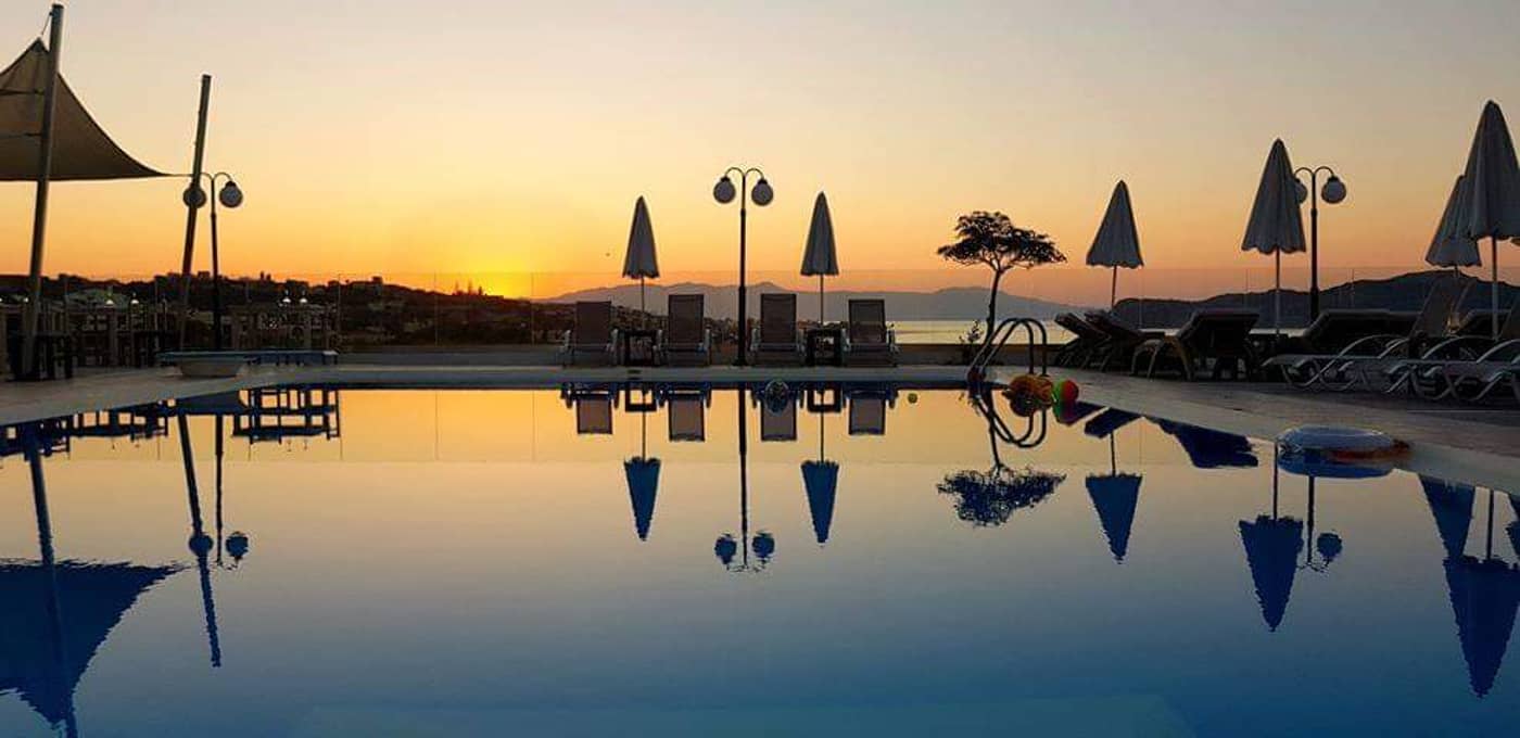 Top-Hotel-Pool-11