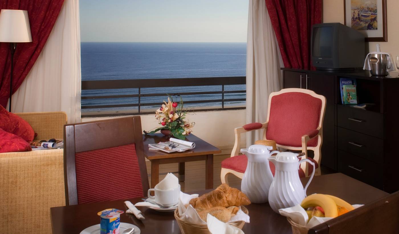 Yellow-Praia-Monte-Gordo-Hotel-Room-9