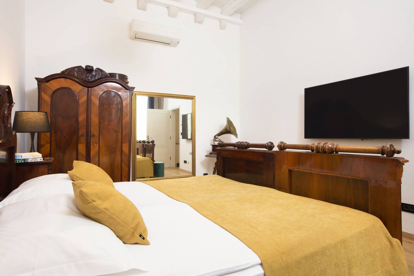 Palmotta-Palace-Room-17