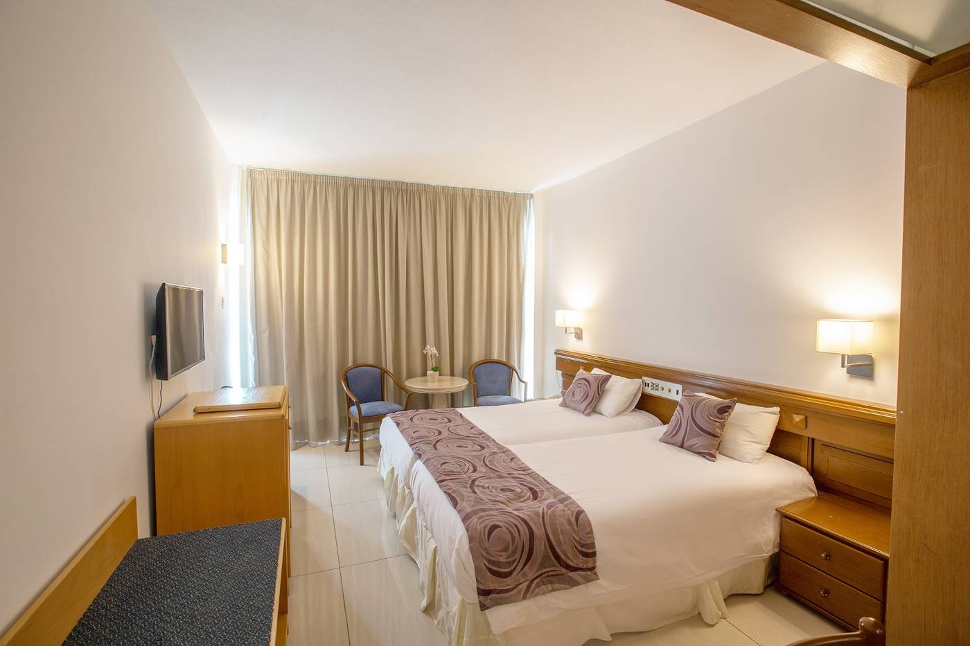 Tsokkos-Protaras-Beach-Hotel-Room-10