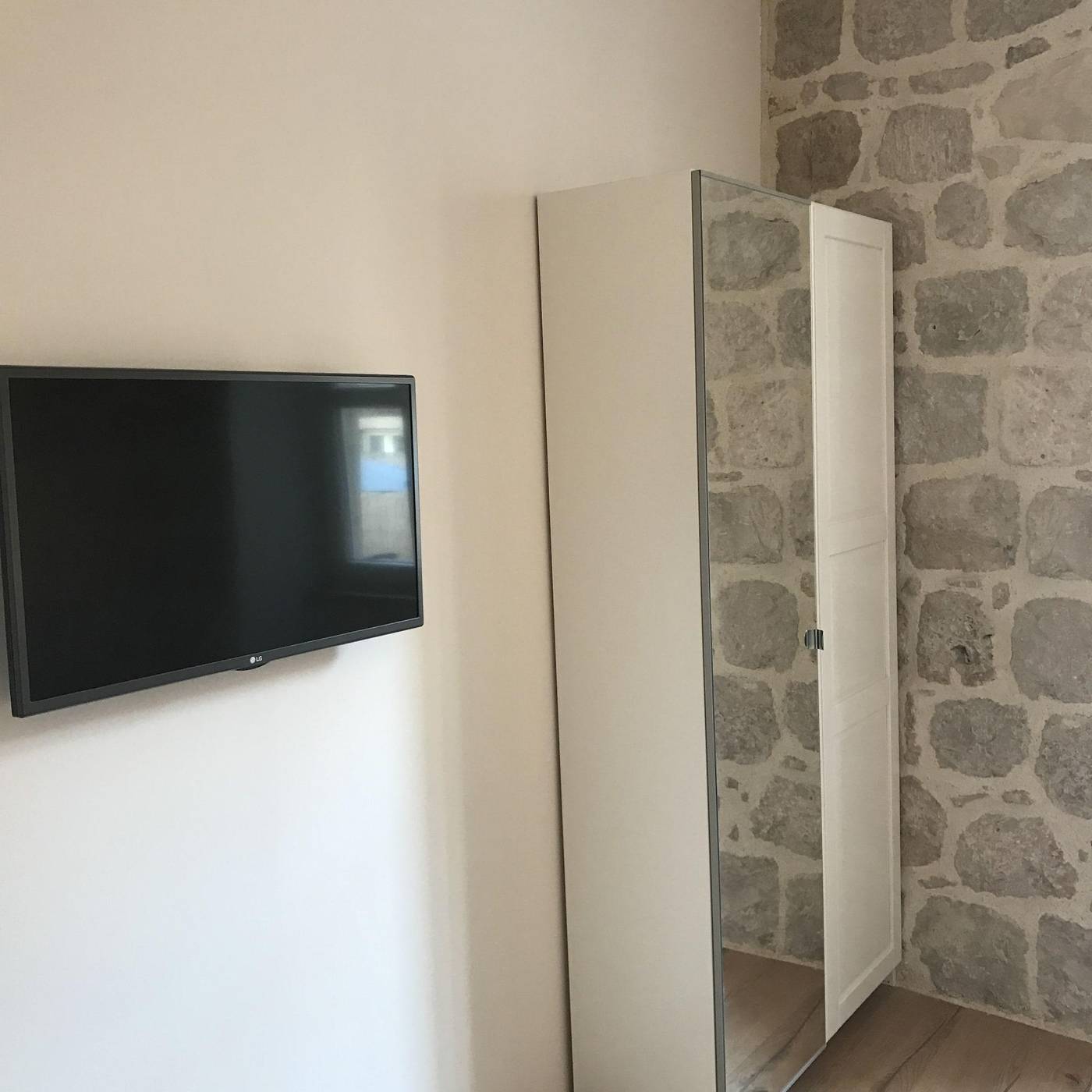 Rilati-Old-Town-Palace-Room-39