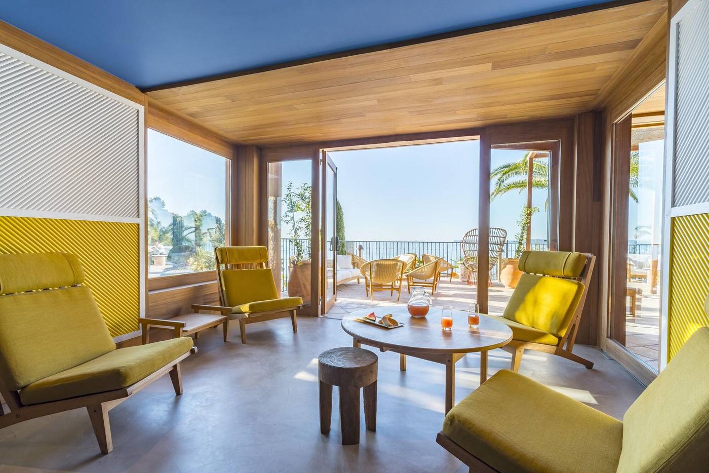 Hotel-Le-Bailli-de-Suffren-Lobby-40