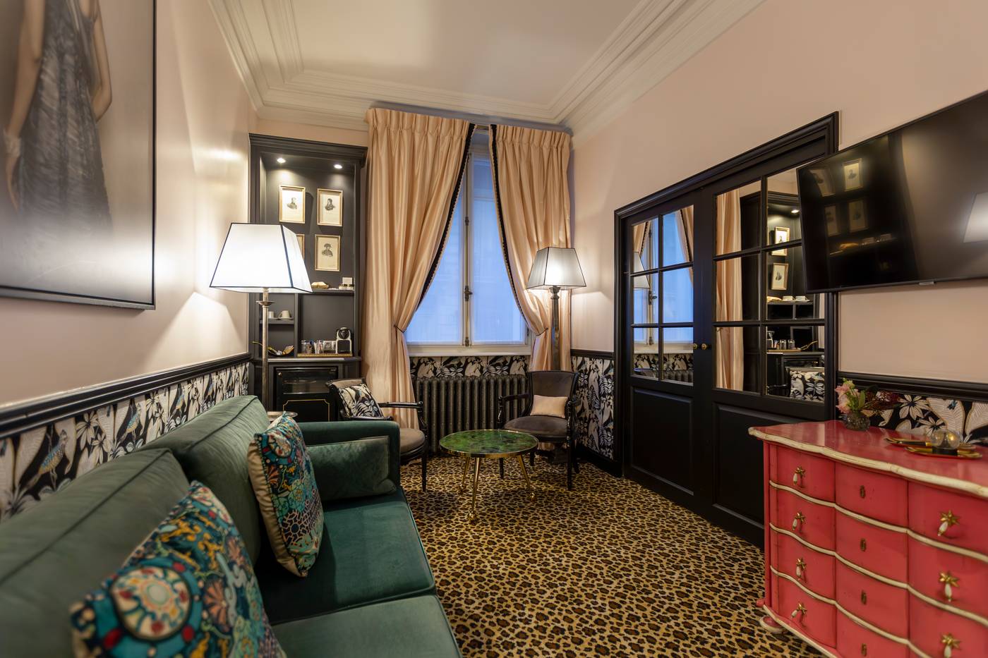 West-end-Paris-Room-48