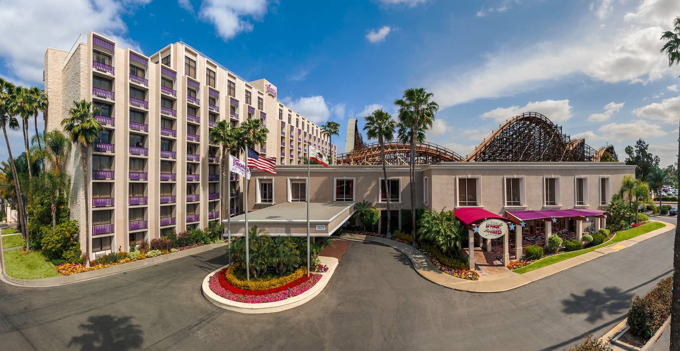 Knotts-Berry-Farm-Hotel-General-view-3
