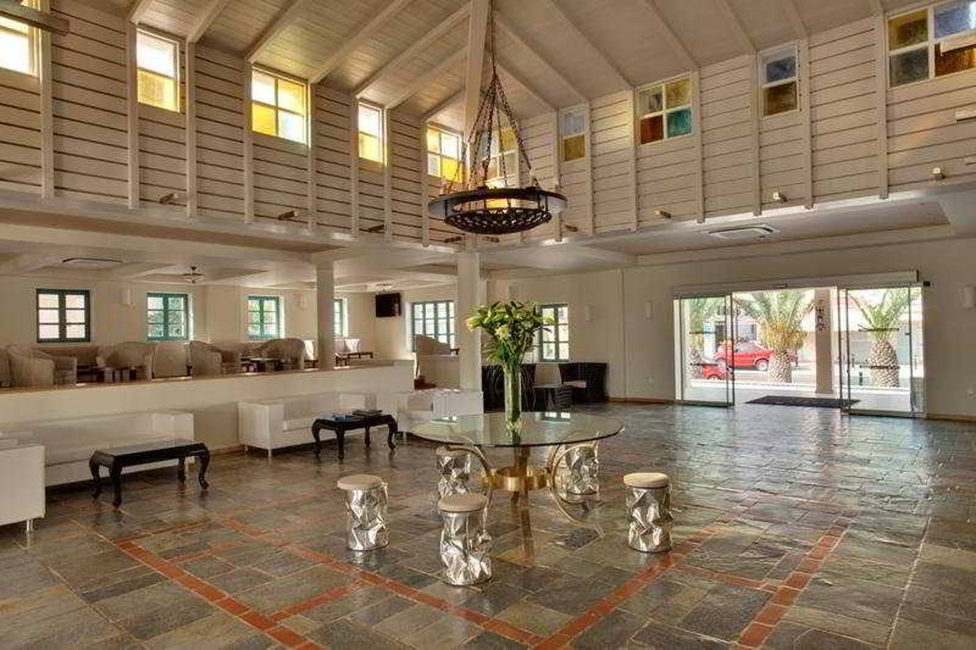 Silva-Beach-Lobby-41