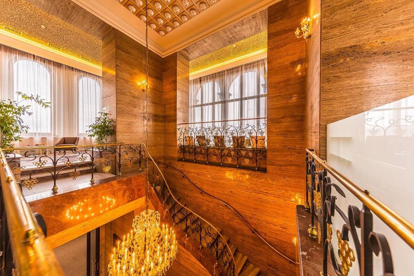 Grand-Hotel-International-Lobby-16