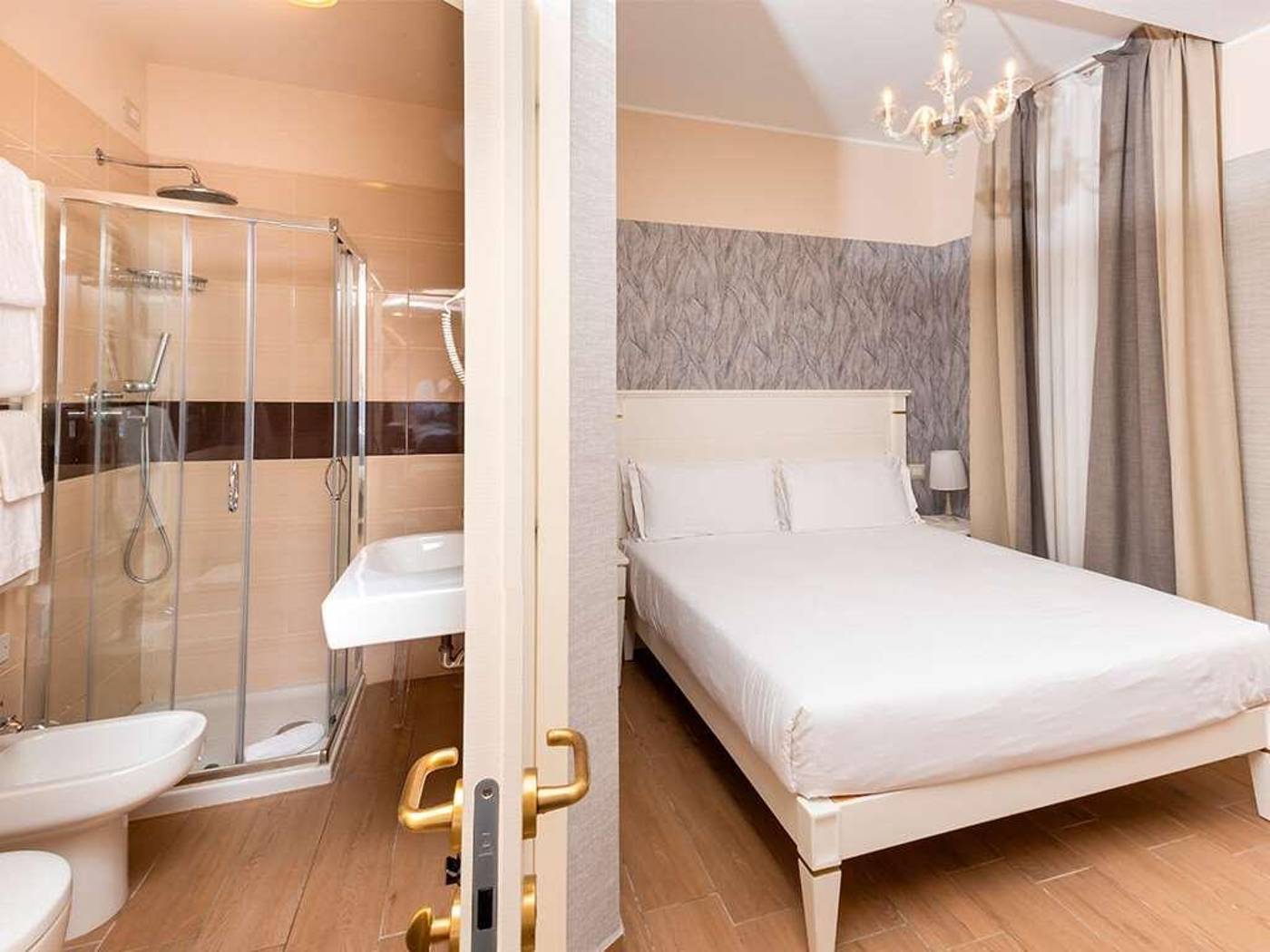 Sonder-Salute-Palace-Room-38