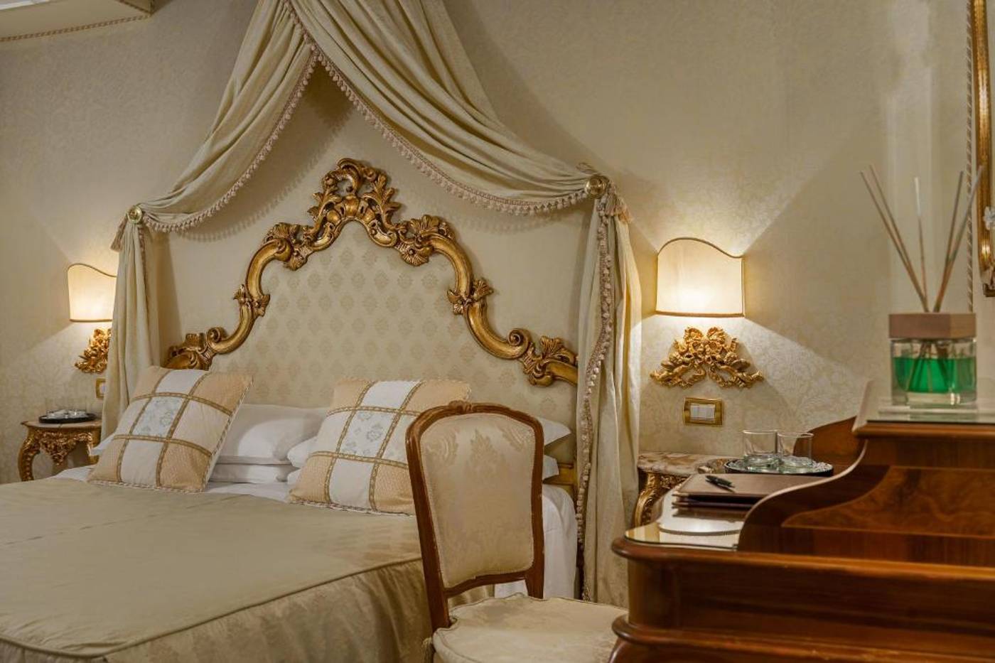 Antico-Doge---a-Member-of-Elizabeth-Hotel-Room-27