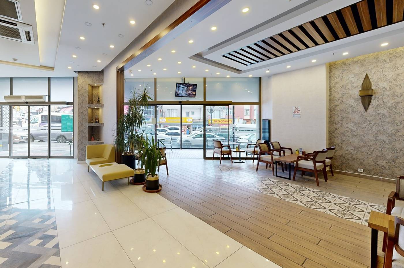 King-City-Hotel-Lobby-11