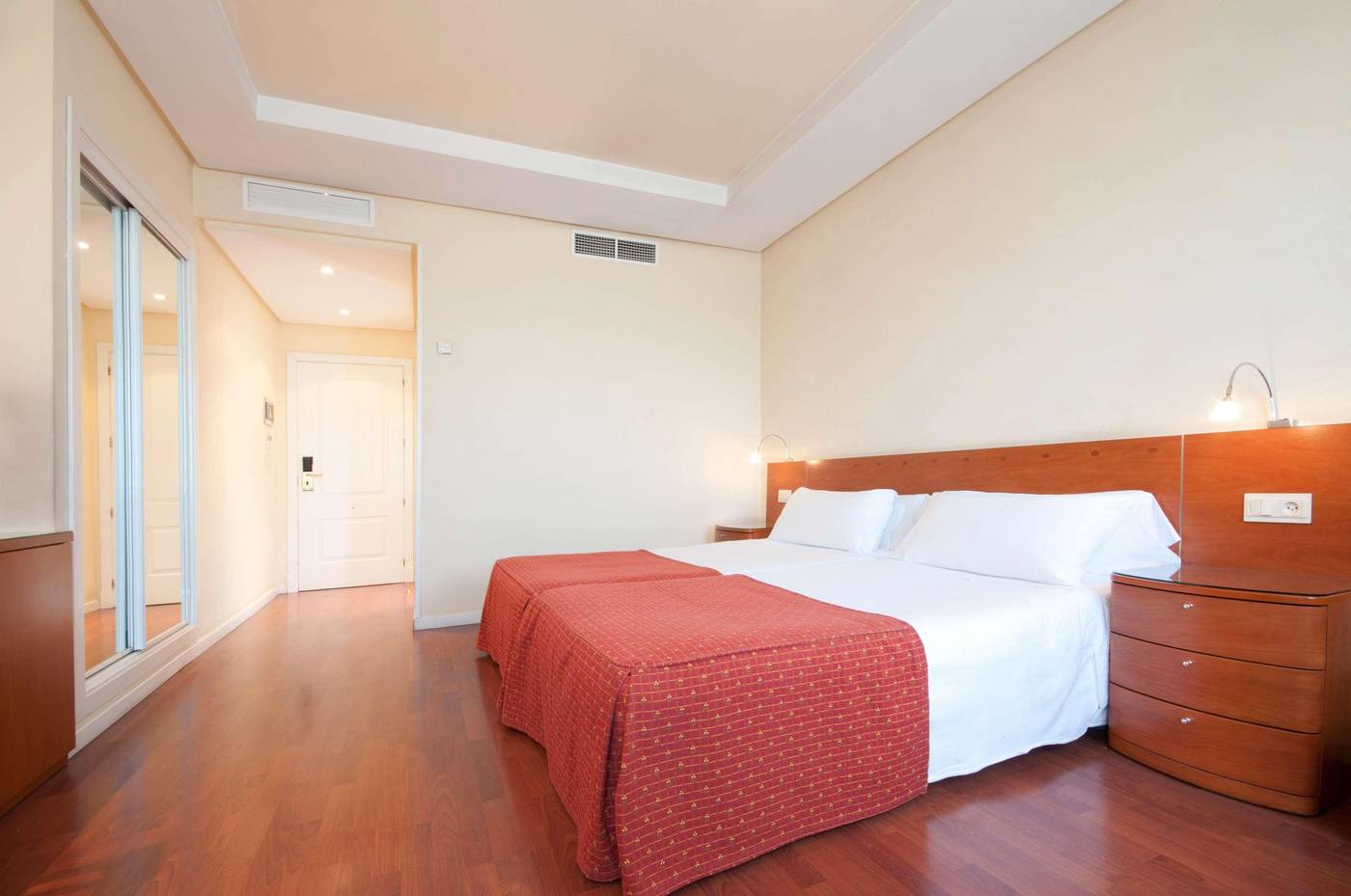 TRYP-Madrid-Chamartin-Hotel-Room-26