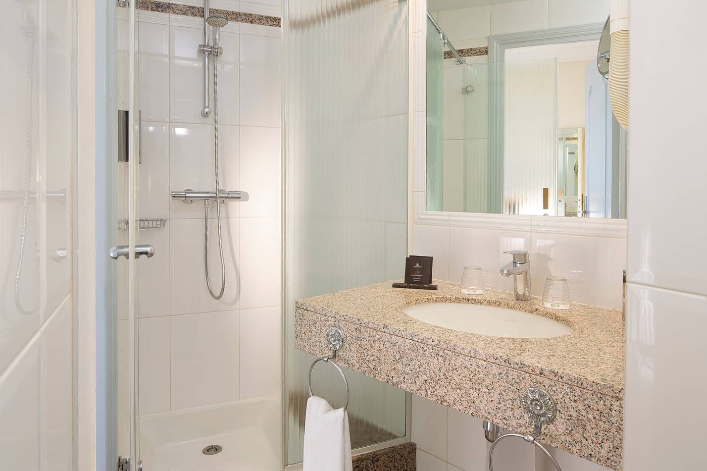 Hotel-Victor-Hugo-Paris-Kleber-Room-46