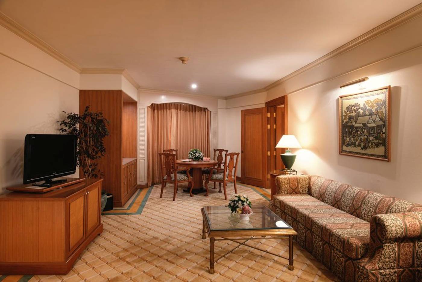 Montien-Riverside-Bangkok-Hotel-Room-33