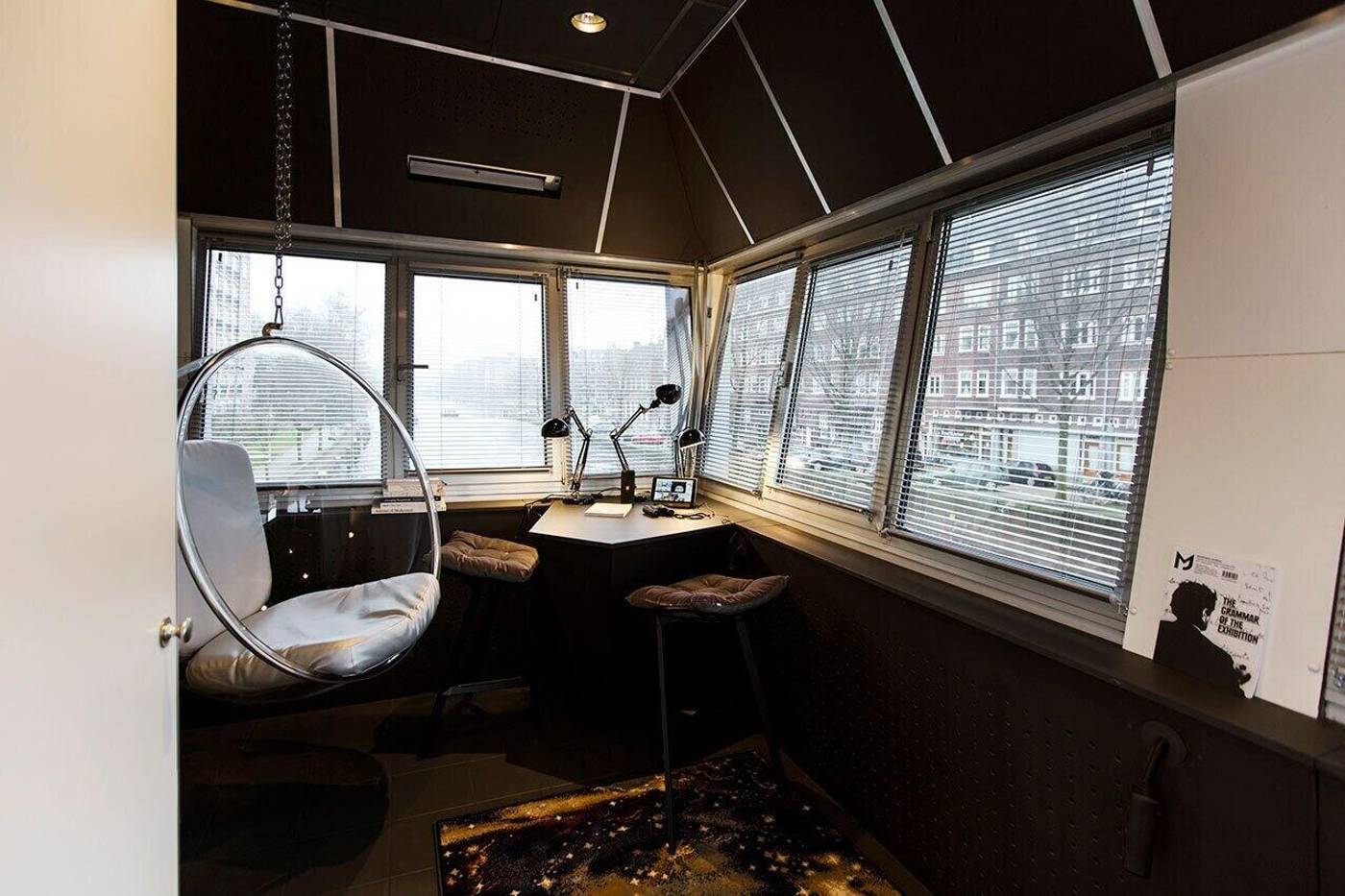 SWEETS - Wiegbrug-Netherlands-AMSTERDAM-Room-2