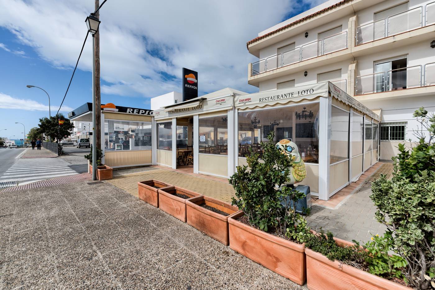 Loto-Conil-Apartamentos-Bar-9