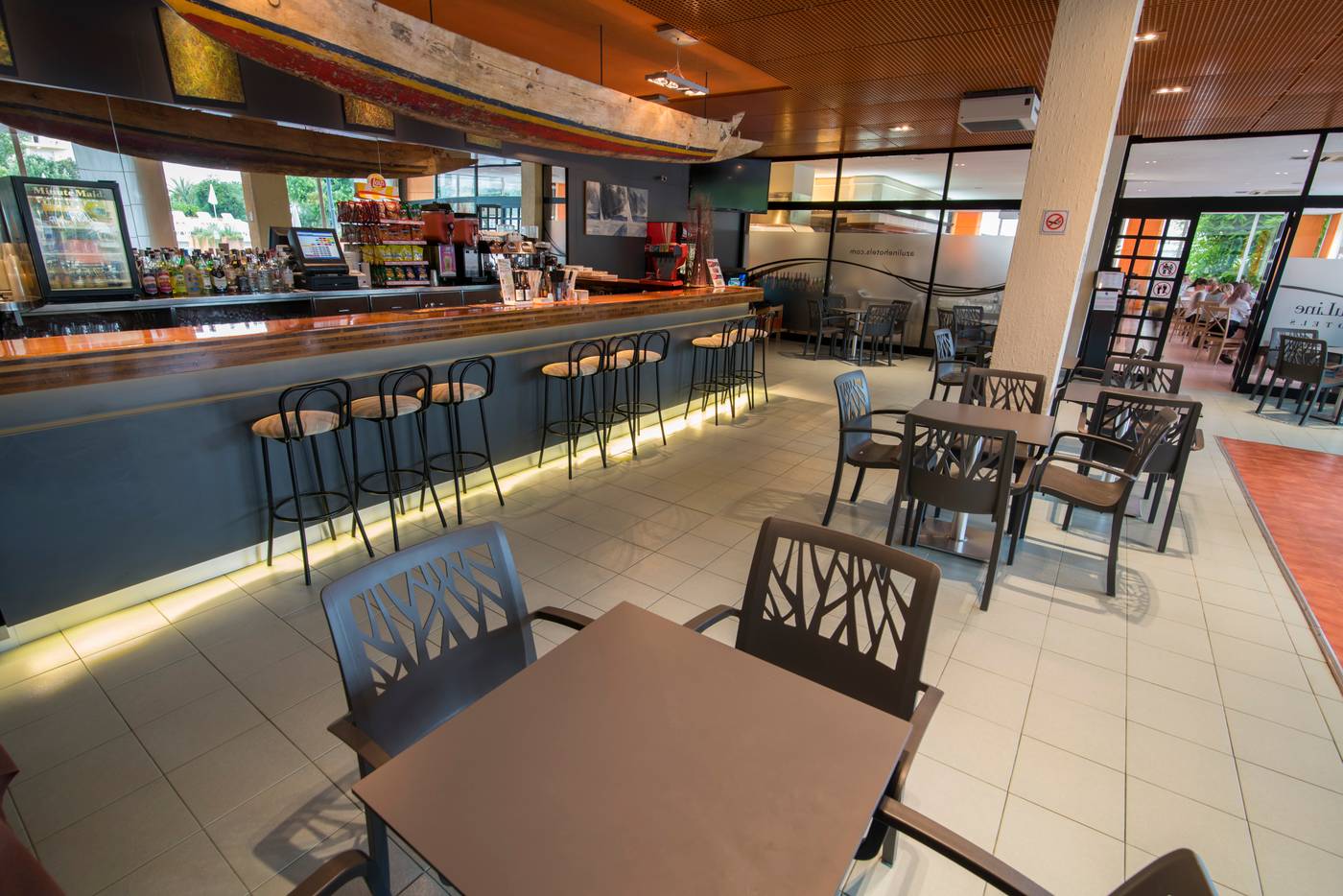 Azuline-Hotel-Pacific-Bar-34