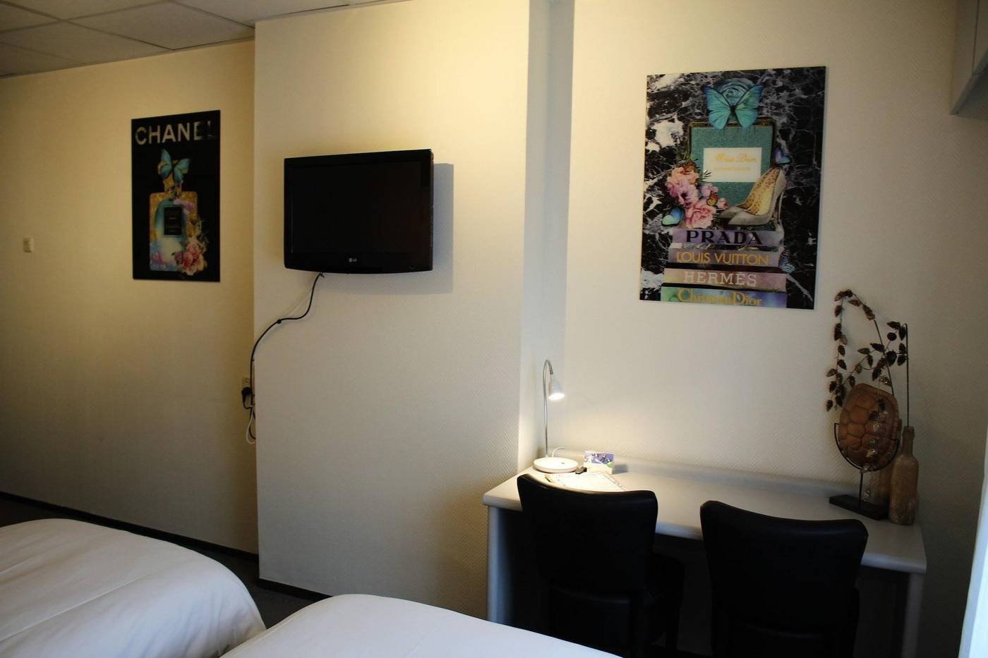 Hotel-De-Jonge-Heertjes-Room-19