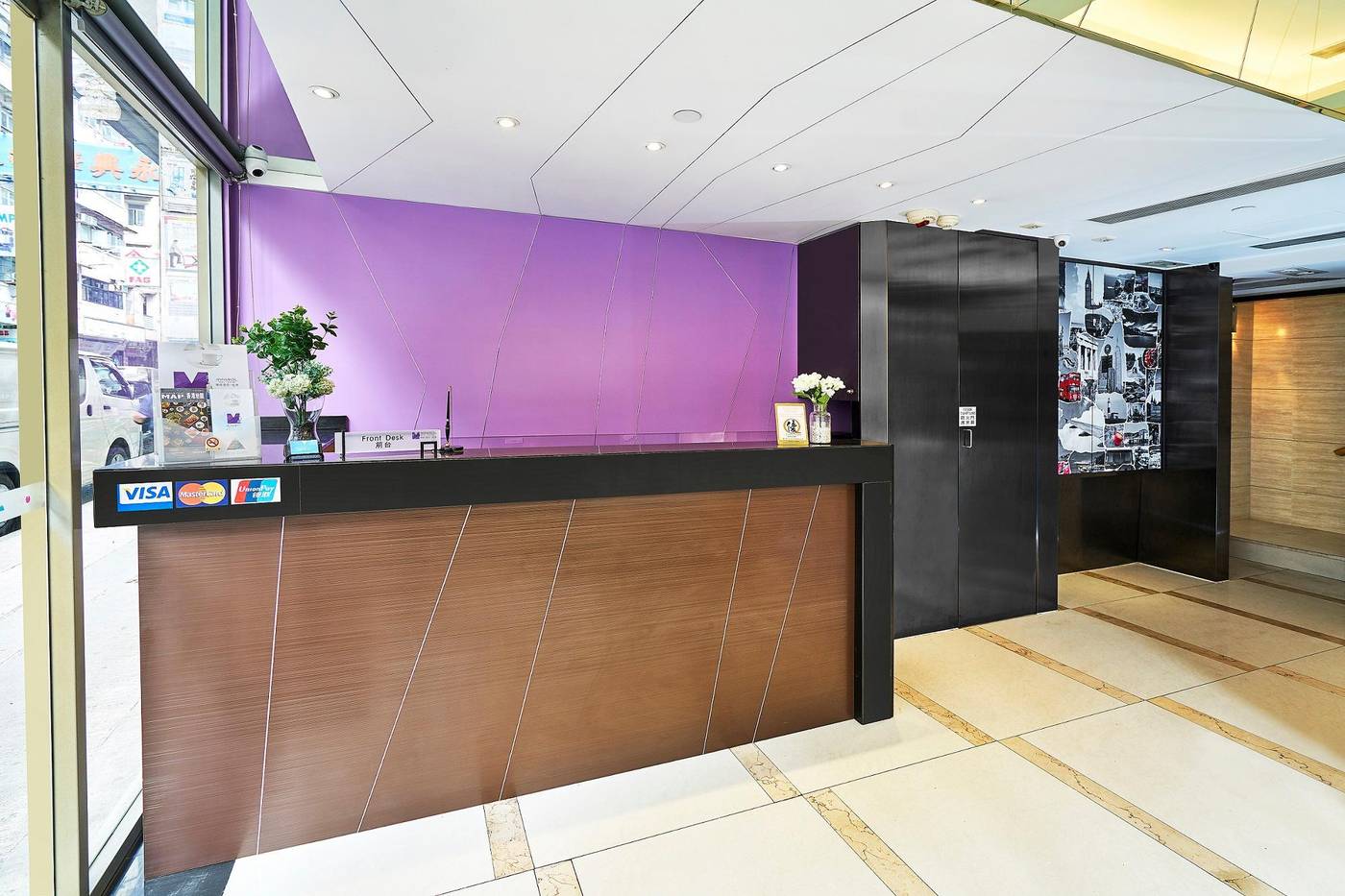 Pop-Inn-Mong-Kok-Lobby-2