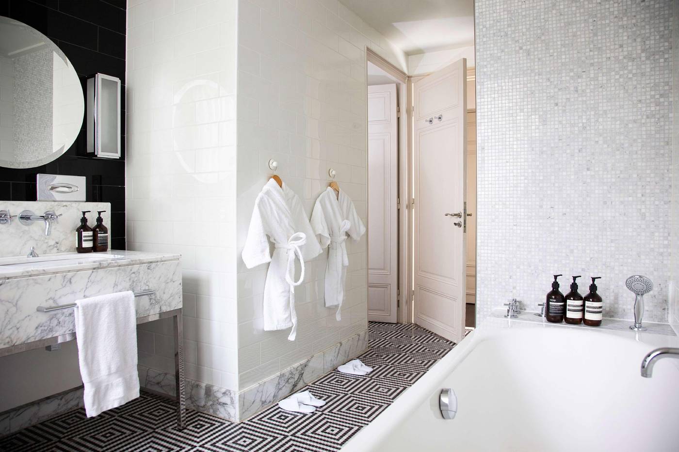 Waldorf-Astoria-Versailles---Trianon-Palace-Room-47