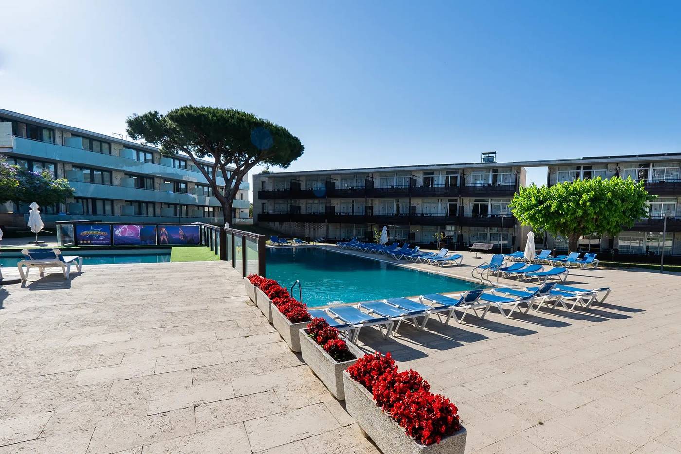 Comtat-Sant-Jordi-Aparthotel-Pool-7