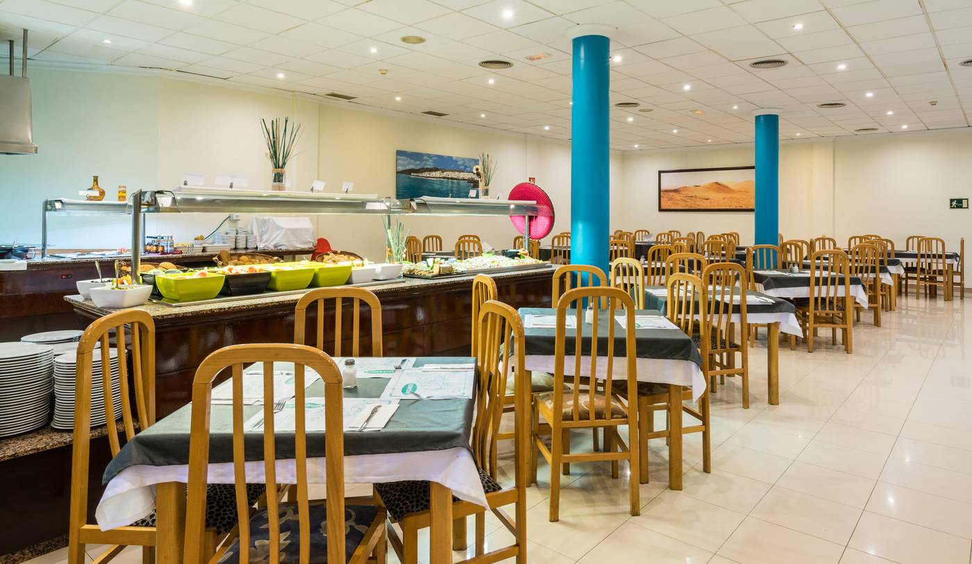 Blue-Sea-Apartamentos-Costa-Teguise-Gardens-Restaurant-23