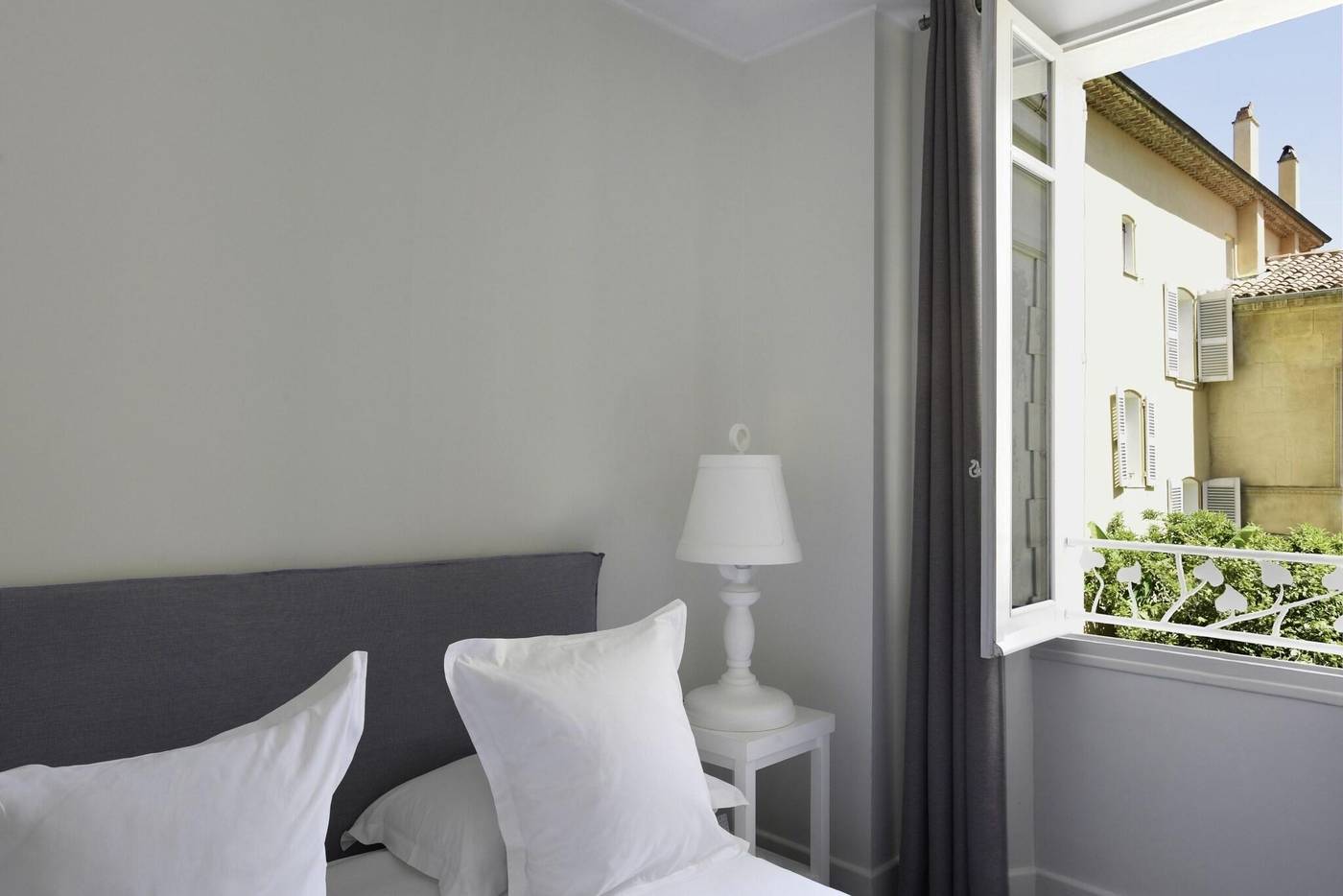 White-1921-Saint-Tropez-Room-30