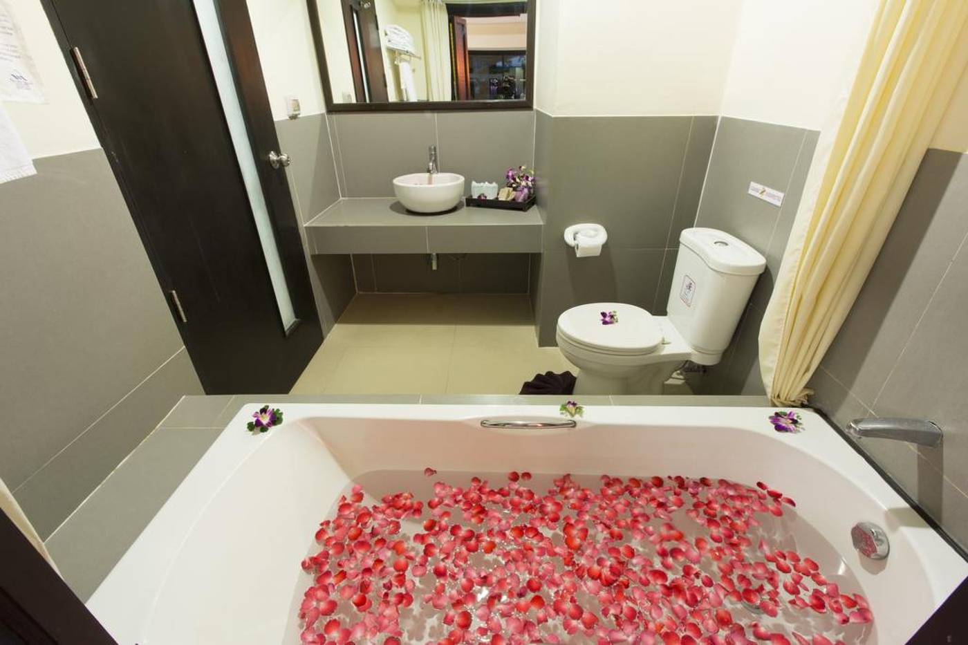 Phuvaree-Resort-Phuket-Room-14