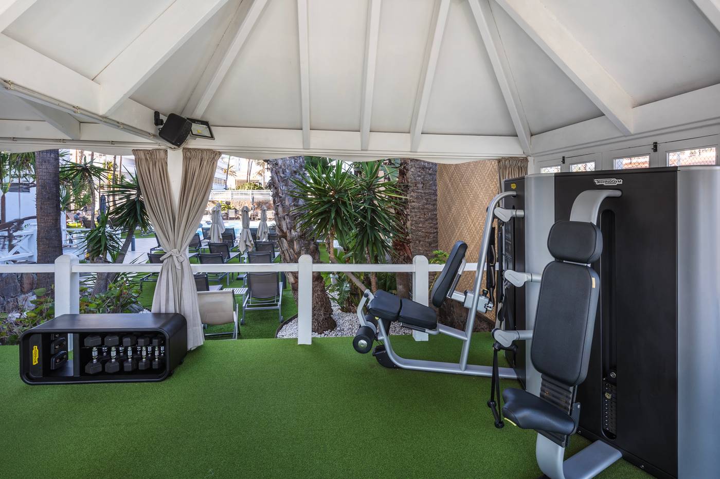 Hotel-LIVVO-Anamar-Suites-Sports-and-Entertainment-54