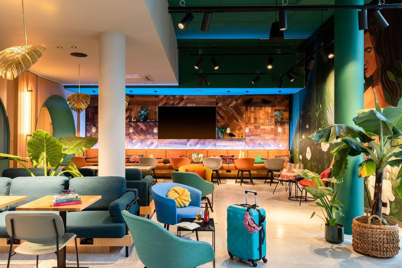 Moxy-Paris-Val-D-Europe-Lobby-5