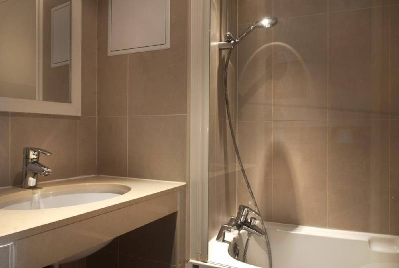 Hotel-Du-Chemin-Vert-Room-24