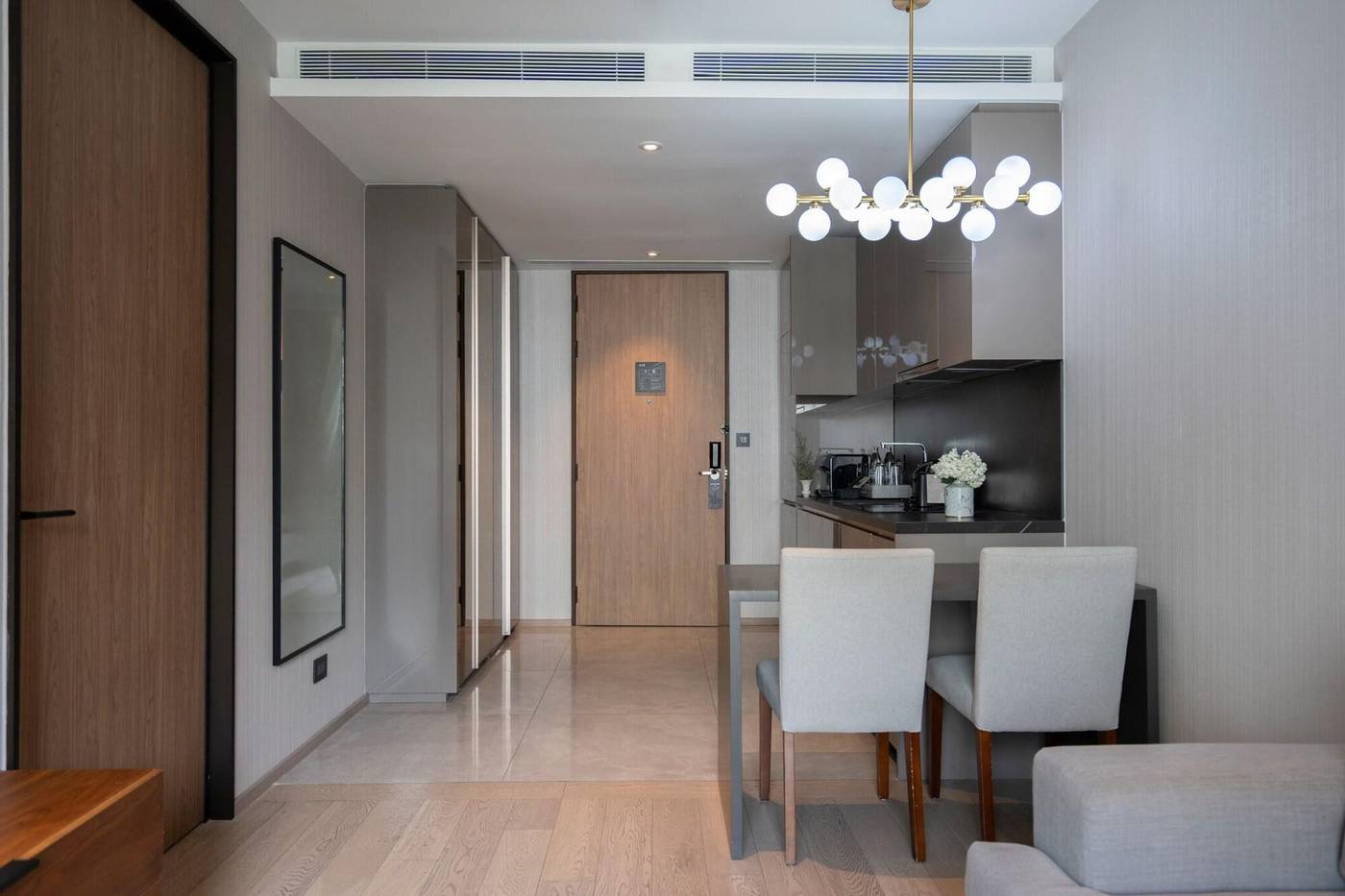 Walton-Suites-Sukhumvit-Room-33