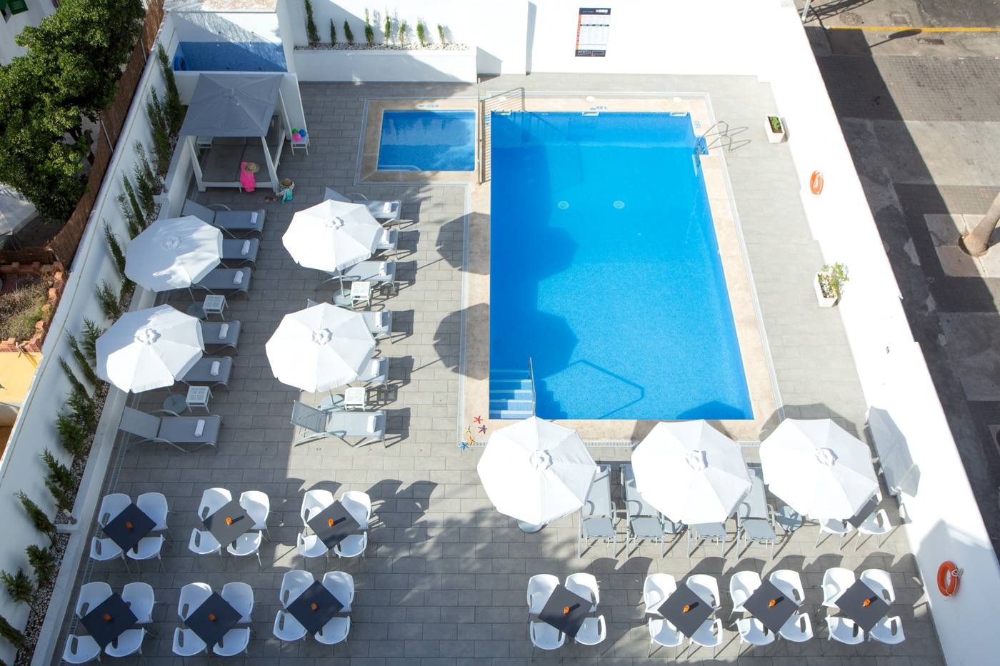 https://photos.hotelbeds.com/giata/original/00/004416/004416a_hb_p_016.jpg