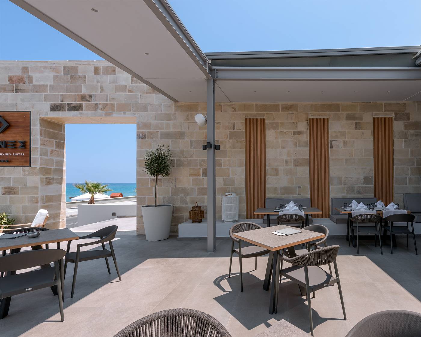 Ikones-Seafront-Luxury-Suites---Adults-Only-Bar-8