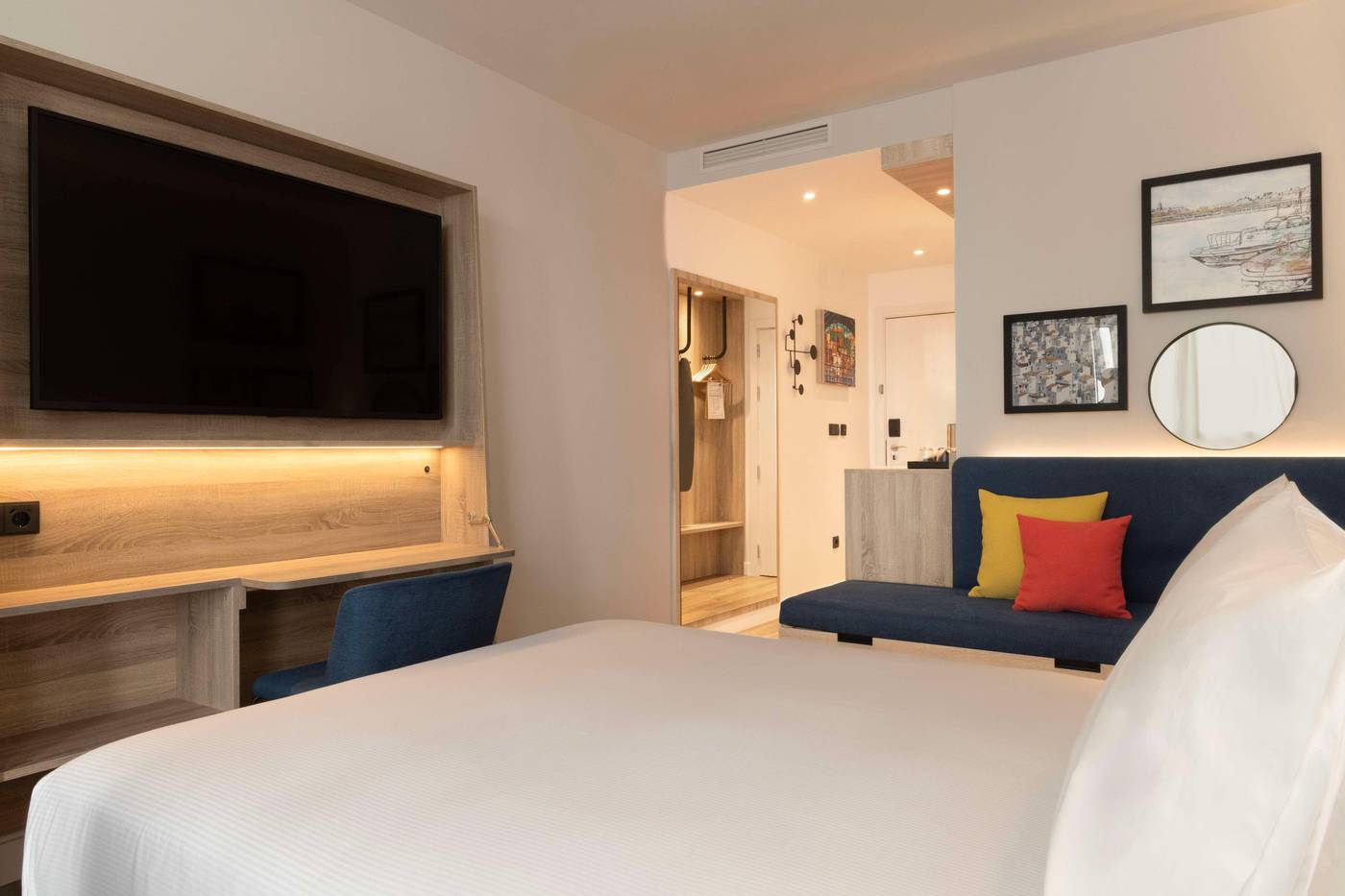 Hampton-By-Hilton-Malaga-Martiricos-Room-9