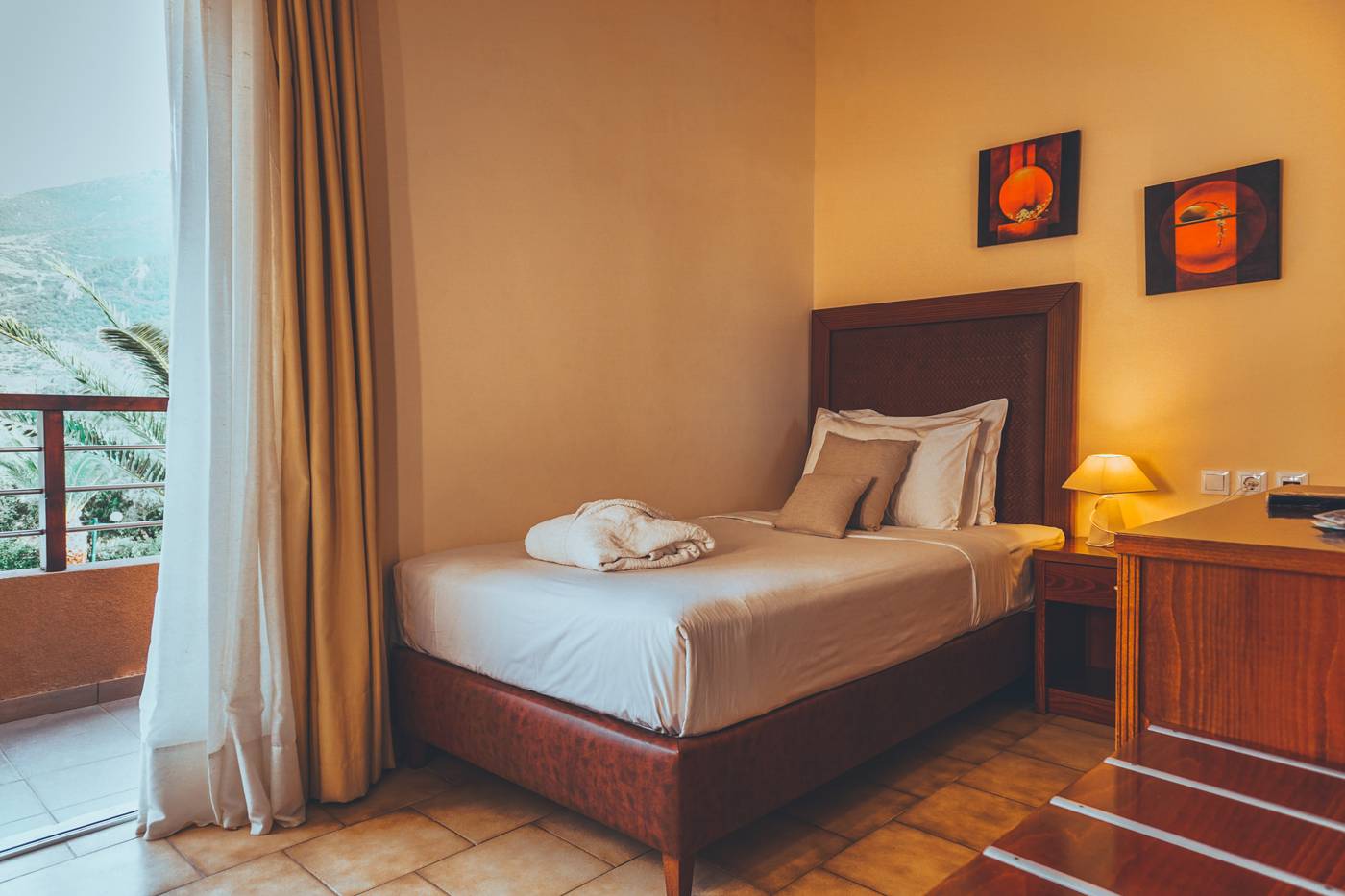 Apollo-Resort-Art-Room-25