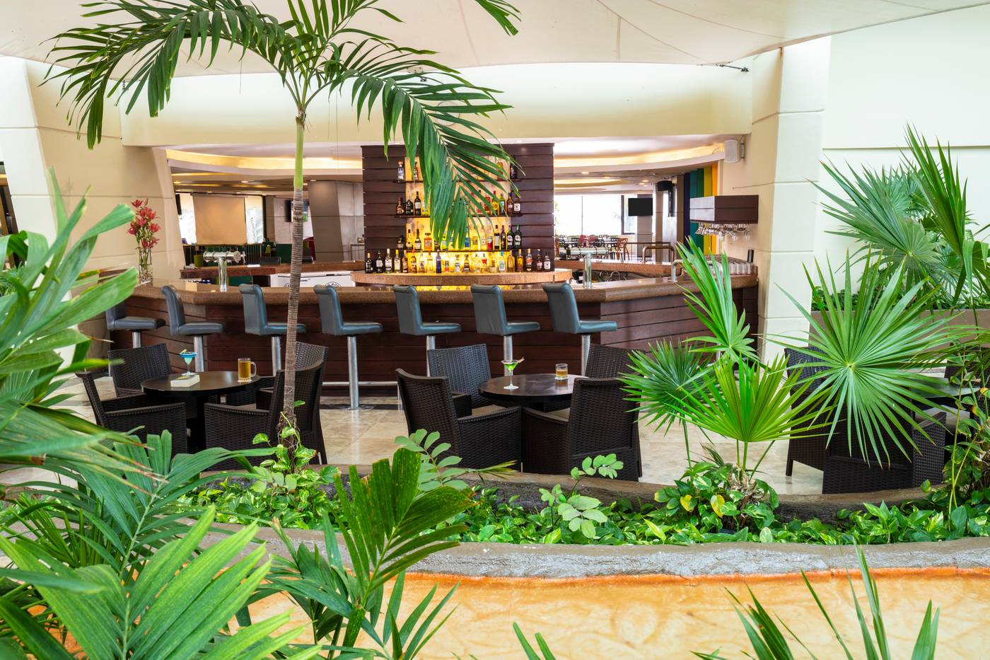 Crown-Paradise-Club-Cancun-Bar-51